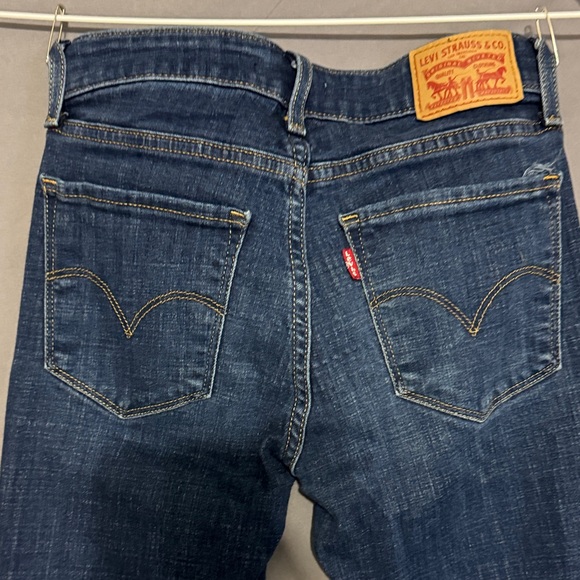 Levi's Women's Dark Indigo 711 Skinny Jeans - Picture 3 of 3